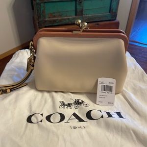 COACH LIGHT PEACH/MULTI GLOVETANNED LEATHER KISSLOCK CLUTCH WRISTLET 71657